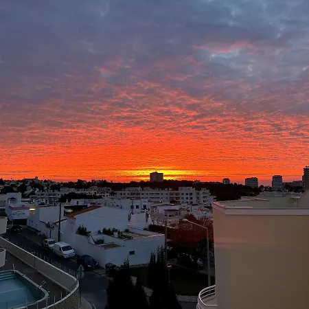 Hilltop Apartament *