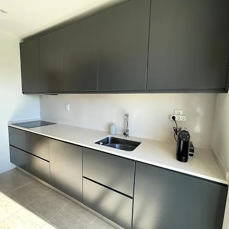 Hilltop Apartament *