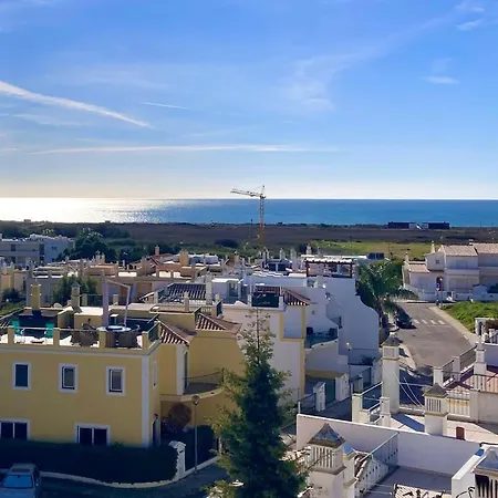 Hilltop Apartament *