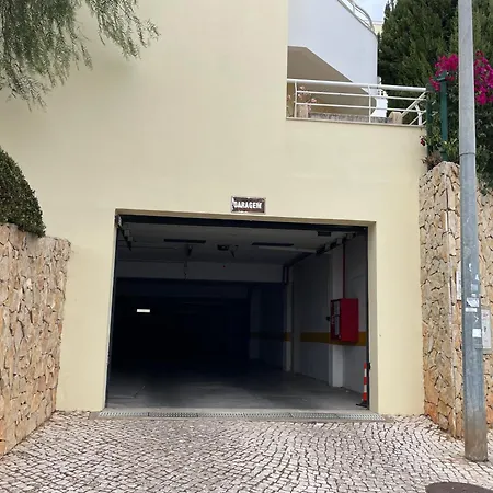 Hilltop Apartament *