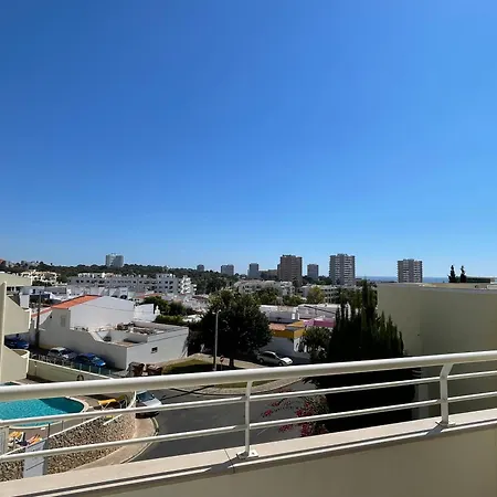 Hilltop דירה